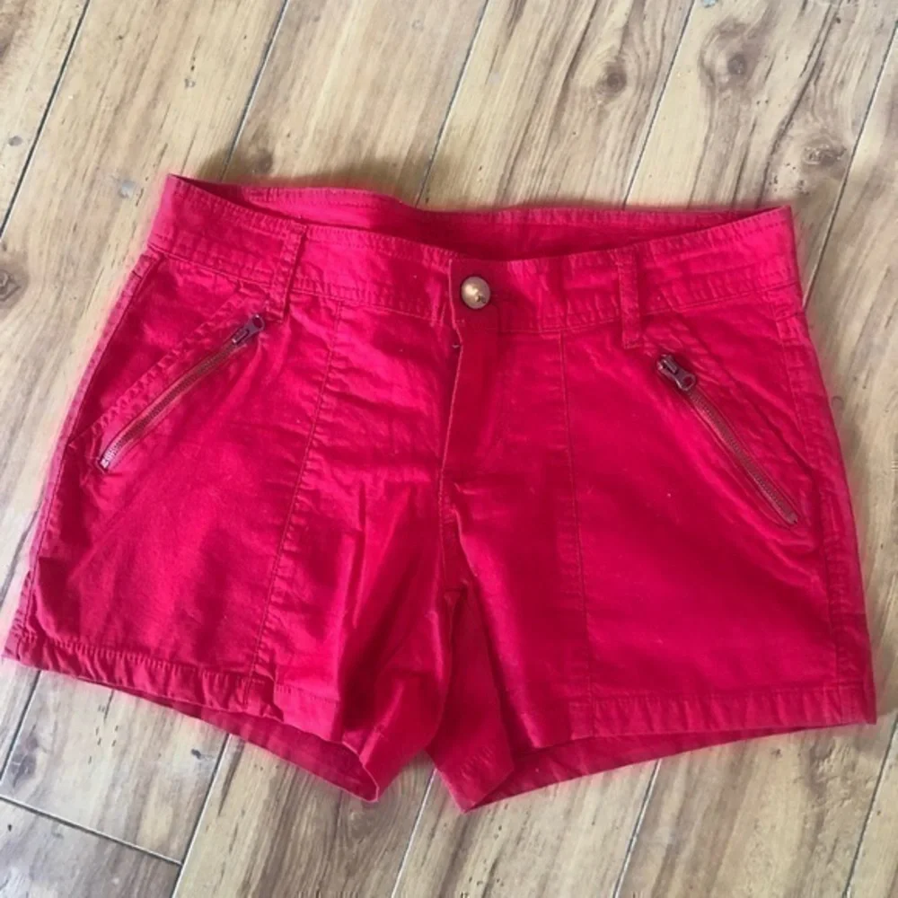 Red shorts sz 6